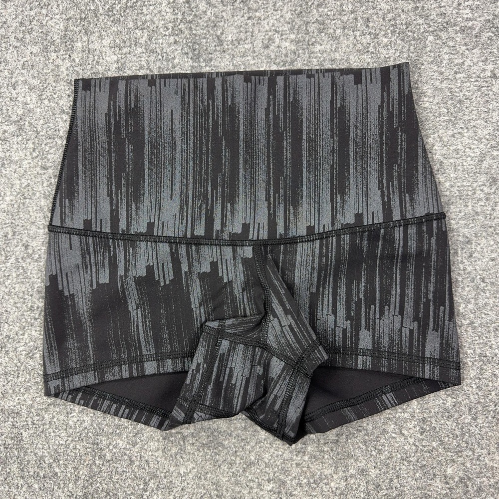 Lululemon Shorts Womens XS Gray Stripe High Rise‎ 2.5 Inseam Yoga Athletic